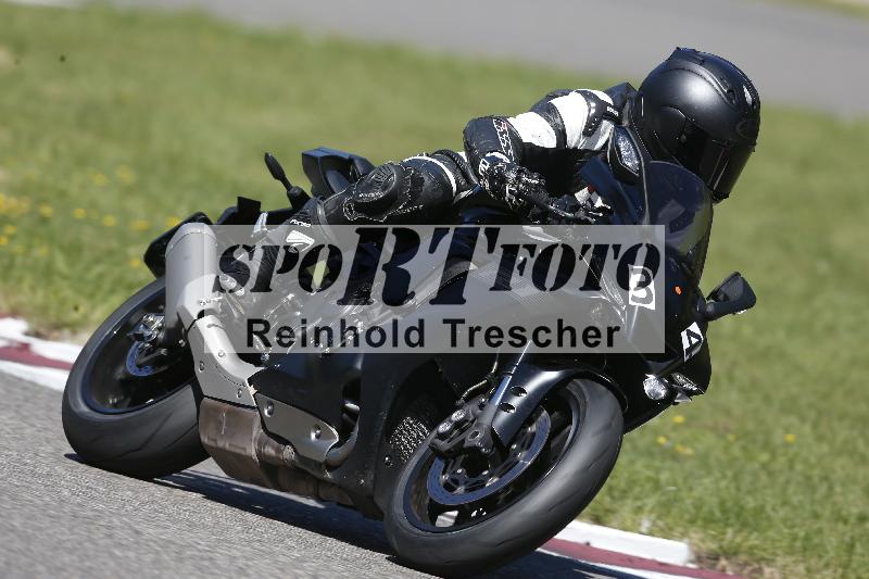 /Archiv-2025/48 25.08.2025 Cornu Master School ADR/rot-rouge/34